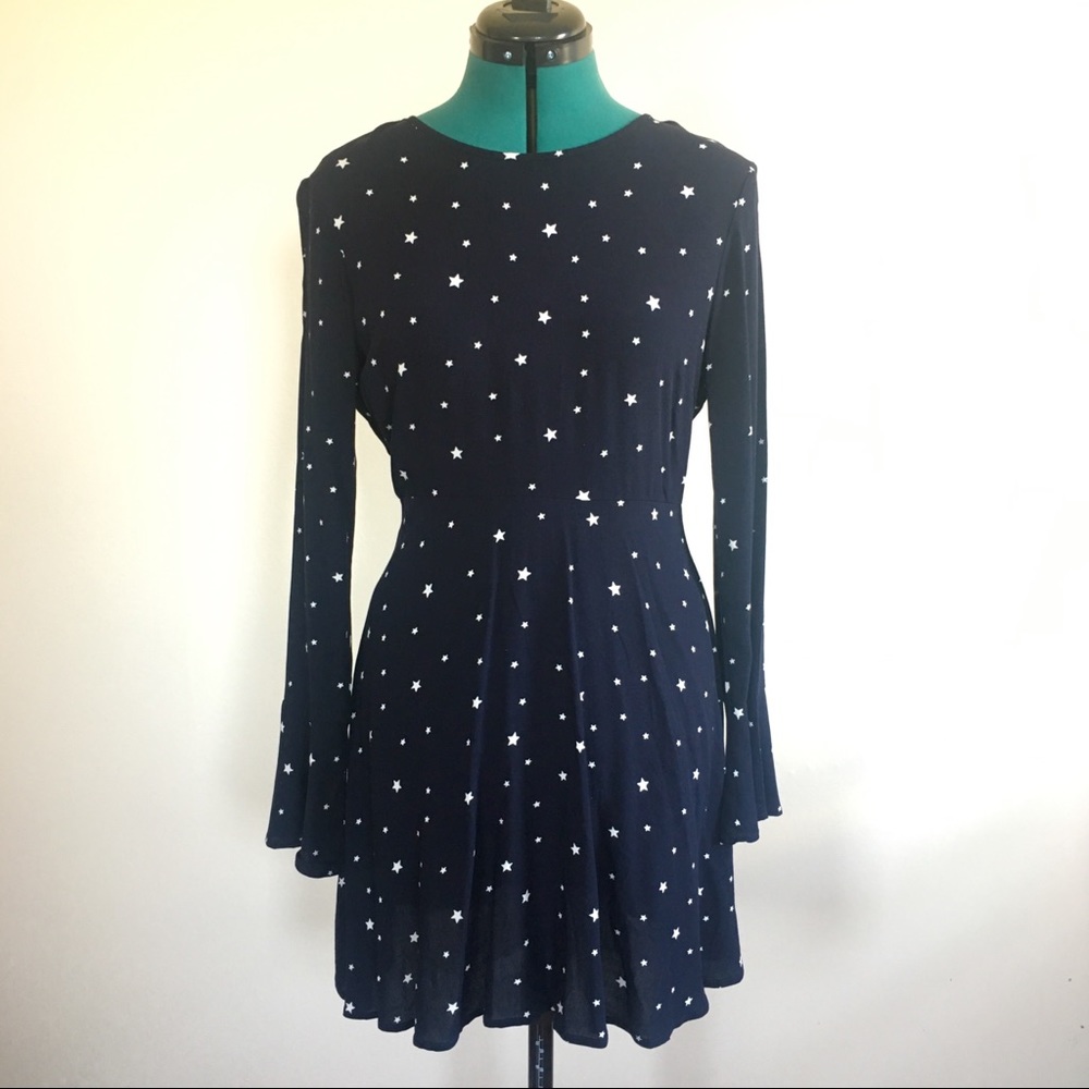 Long sleeved dress with tie back